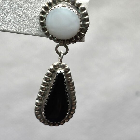 Vtg 925 Silver Mother Of Pearl Onyx Drop Earrings Sante Fe Origin Southwestern - Picture 6 of 12